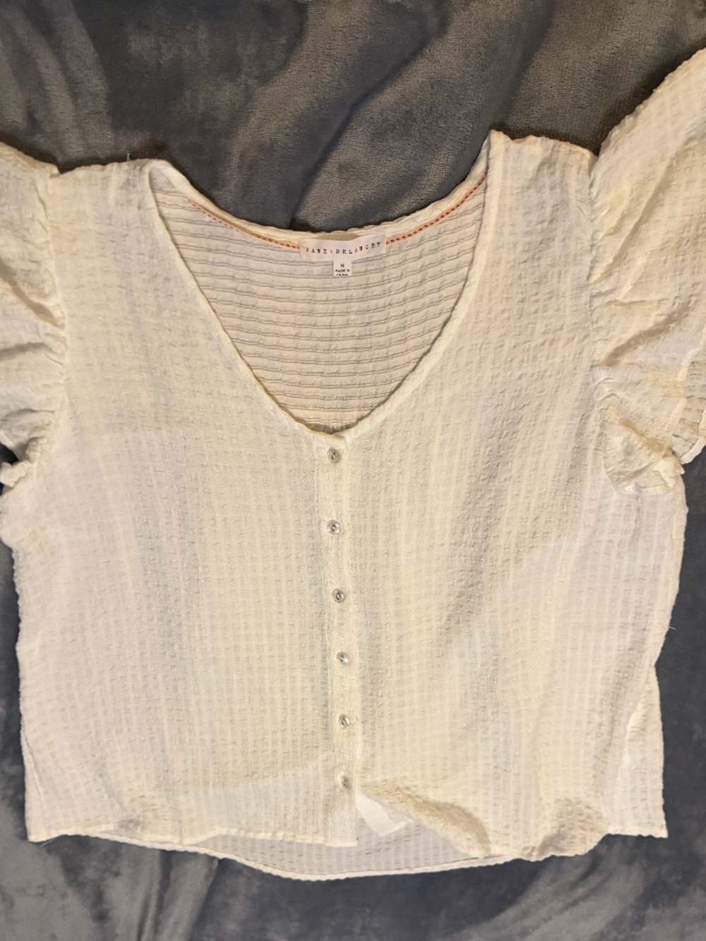 Jane + Delancey Women's Medium White Textured Flutter Sleeve Button Top